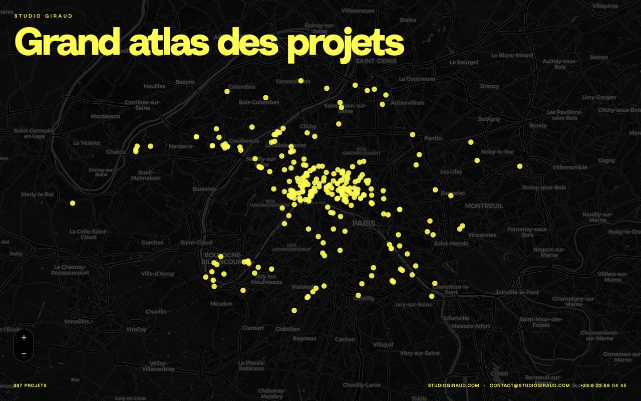 Carte de Paris sur fond sombre, semée de points jaunes marquant plus de 300 projets immobiliers géolocalisés.